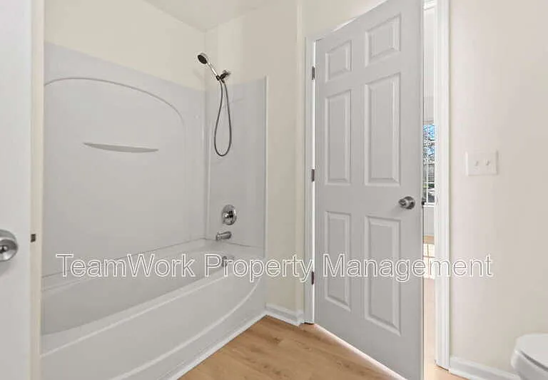 131 Boone St — Photo 14