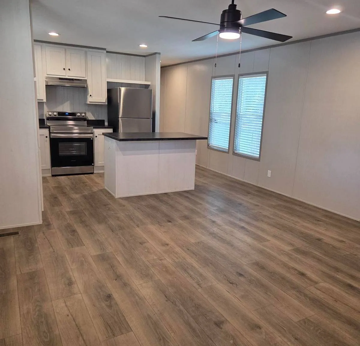 3 bed, 2.0 bath, 1152 sqft, $1,500 — Photo 2