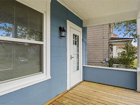 2nd image of 612 Olive St