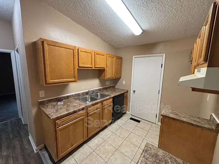 702 Arthur St — Photo 11