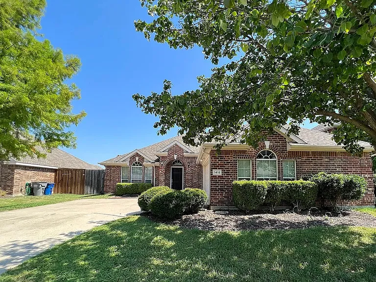 1418 Kingsley Dr — Photo 3