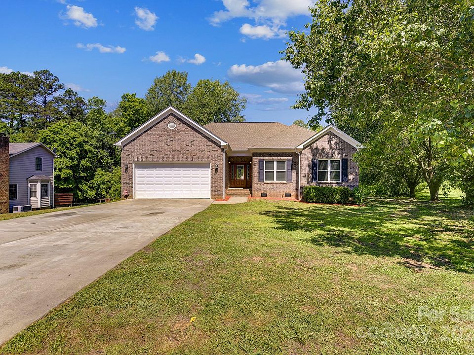 1st image of 220 Antelope Dr