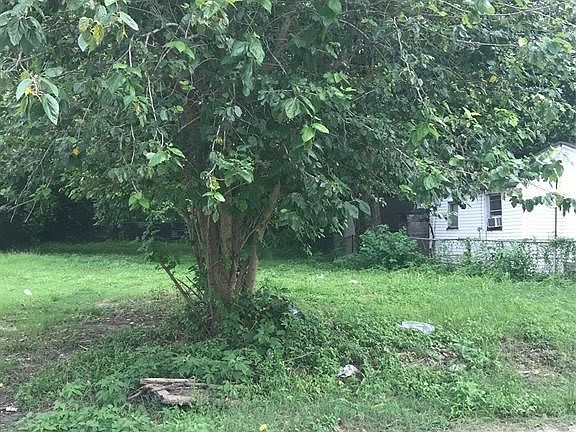 4th image of 922 W Little York Rd