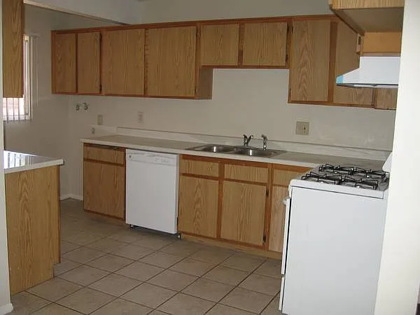 501 Palm Dr — Photo 6