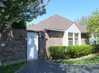 1024 Dartmouth Dr, Wheaton, IL