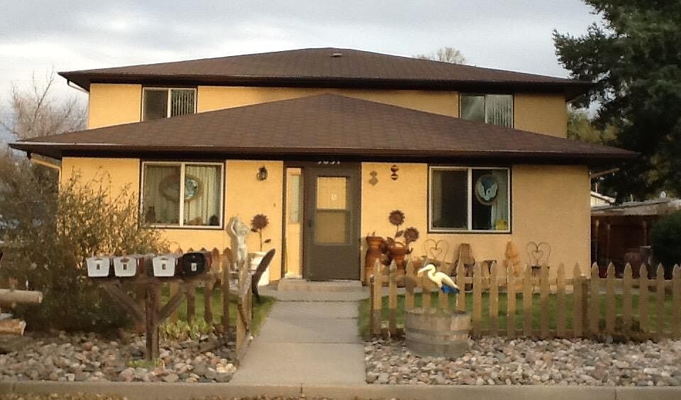 Front of 4-plex apartment building.