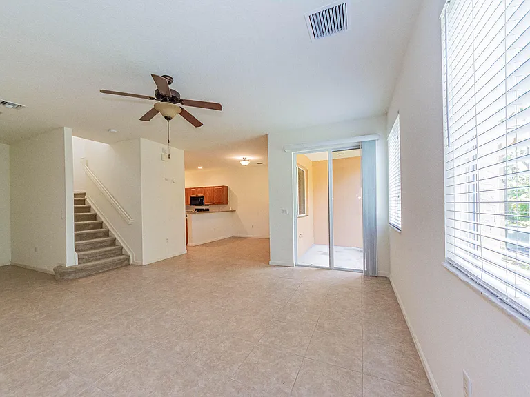 2563 Stockbridge Sq SW — Photo 5