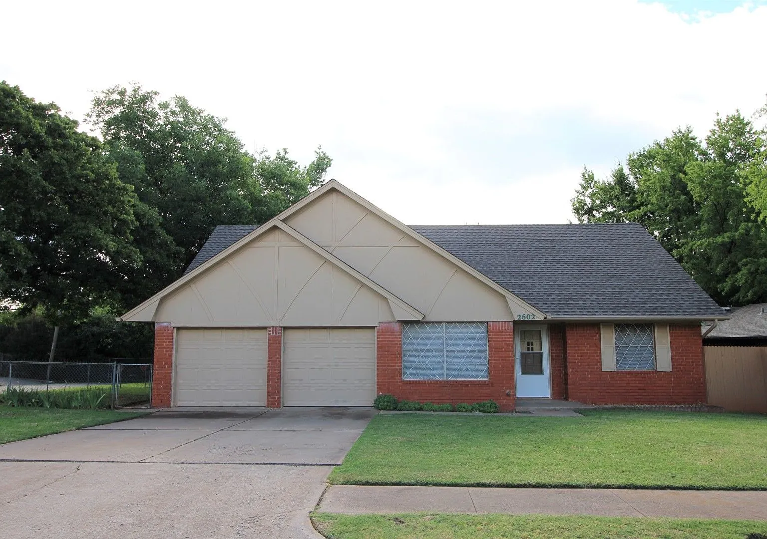 Spacious 3 Bed 2 Bath In Edmond — Photo 1