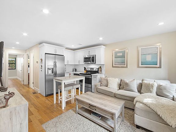 4th image of 97 Somers St #1