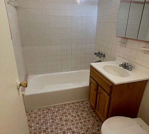 5th image of 9216 Whitney Ave APT 309
