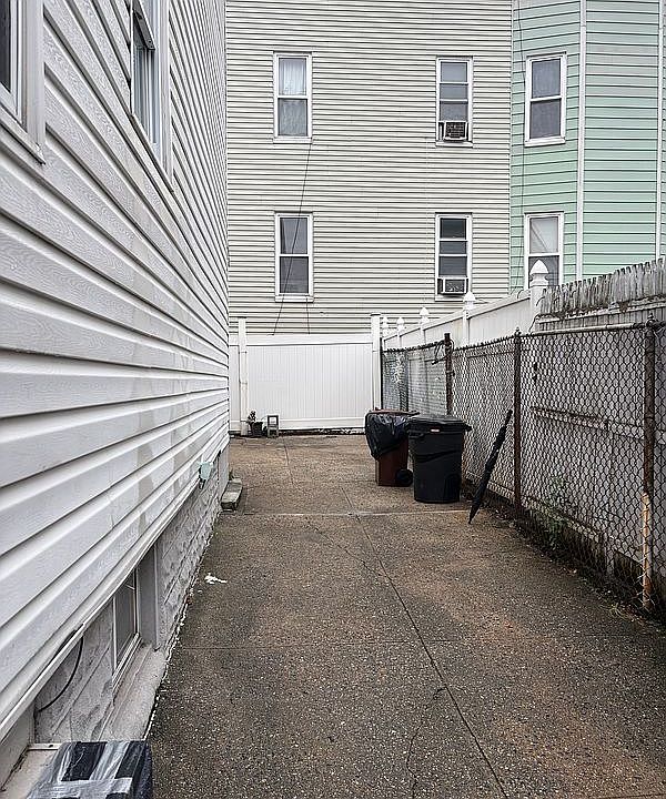 2nd image of 2403 Buck St