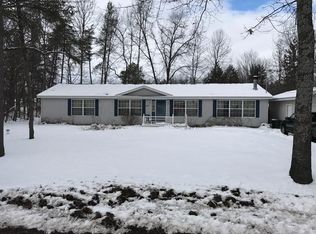 6920 Maplewood Rd, Indian River, MI 49749