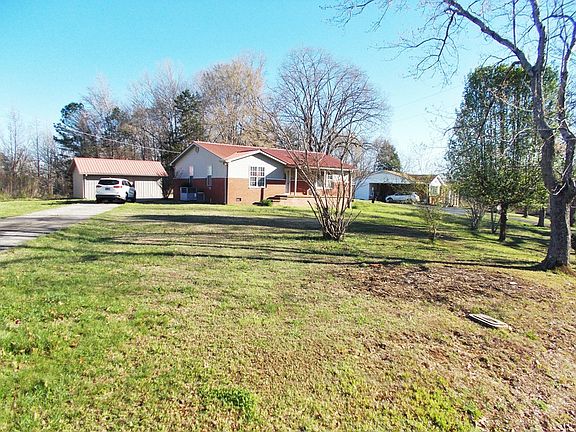 3rd image of 450 Blackberry Rd