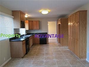 5th image of 1930 Woodglen Ln