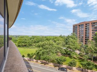 1300 Crystal Dr #706, Arlington, VA 22202