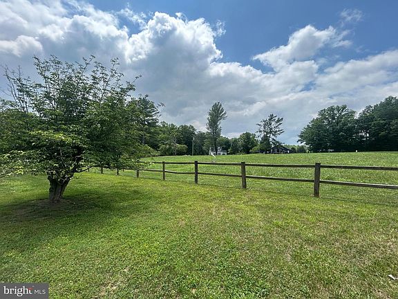 4th image of 23221 Independence Rd