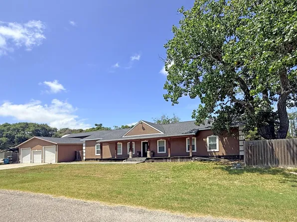 129 S Verne St, Rockport, TX 78382