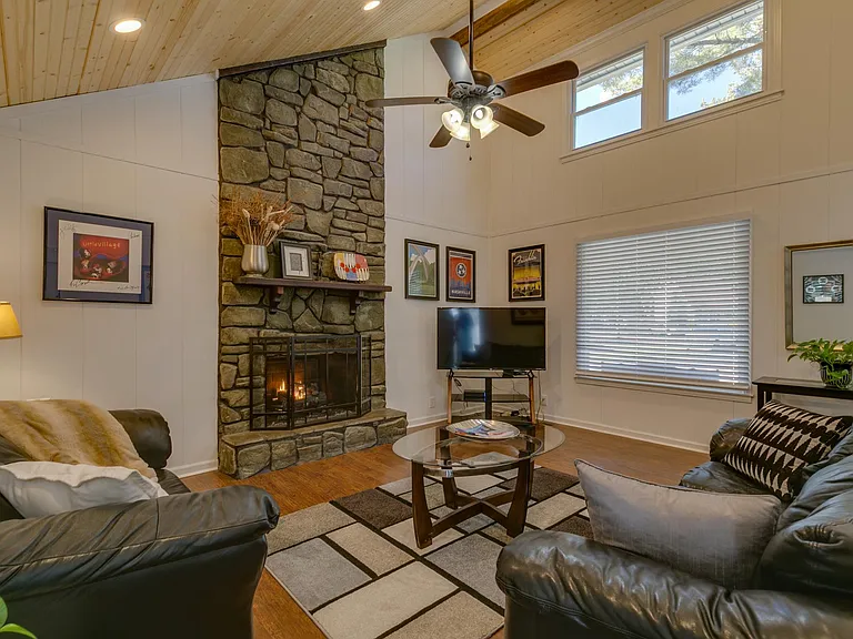 14 Lynn Ct — Photo 3