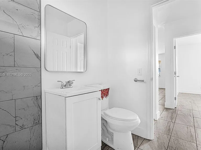 14600 NE 14th Ave #1 — Photo 7