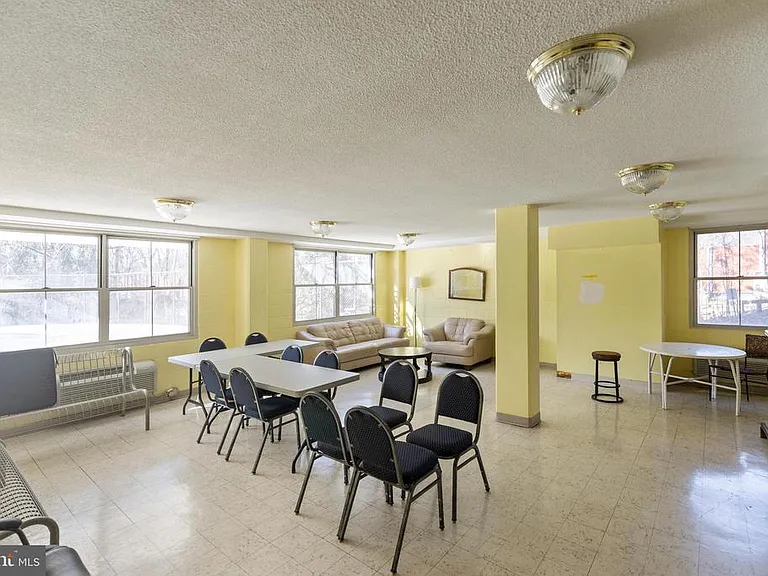 2030 N Adams St #303 — Photo 32