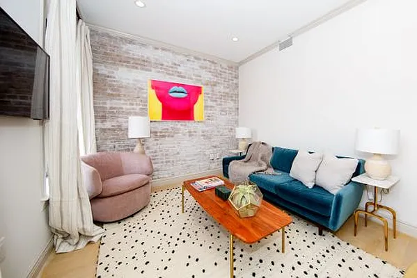 Rented by Voro New York | media 2