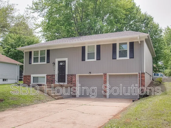 300 Concord Cir, Grain Valley, MO 64029