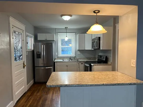 3 bed, 1400 sqft, $1,850 — Photo 2
