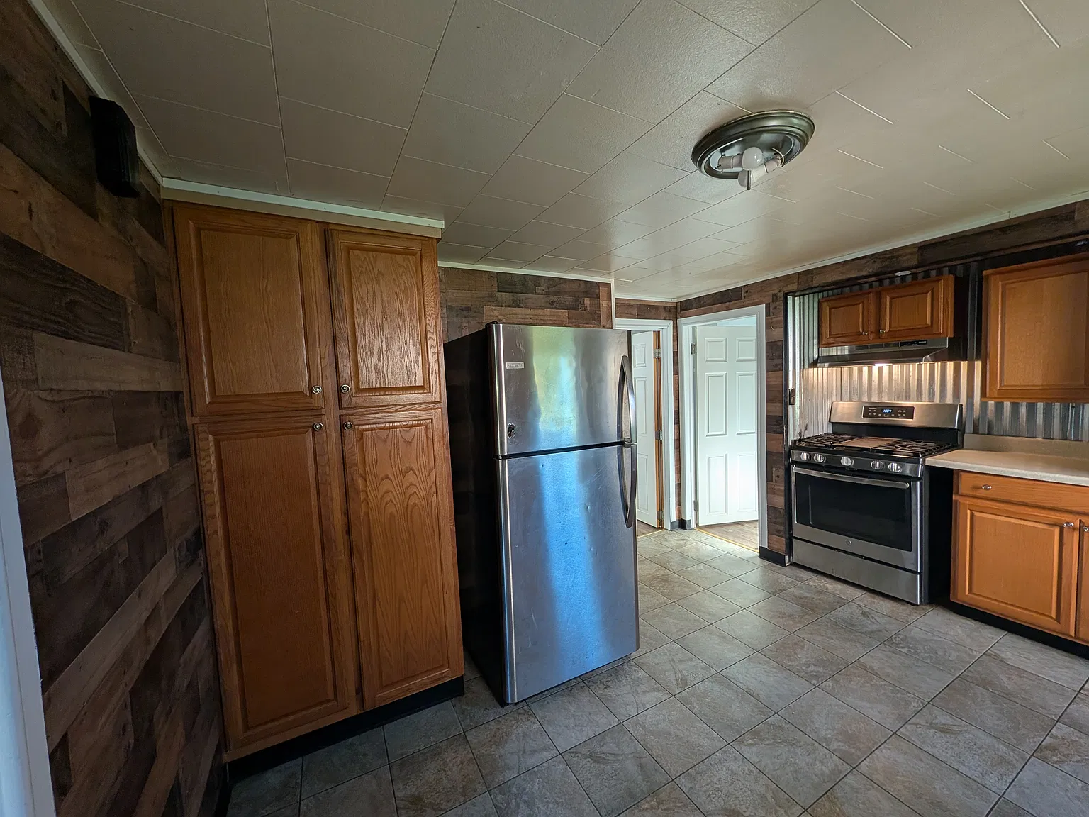 3 bed, 962 sqft, $1,795 — Photo 2