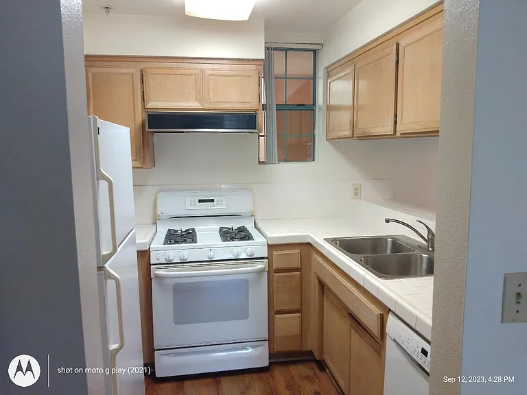 640 Veteran Ave #304 — Photo 15