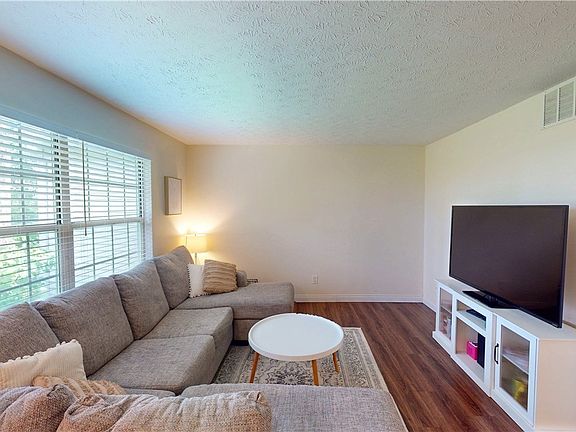 3rd image of 7284 Scottsdale Cir
