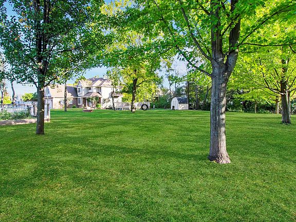 3rd image of 209 Sibley Dr