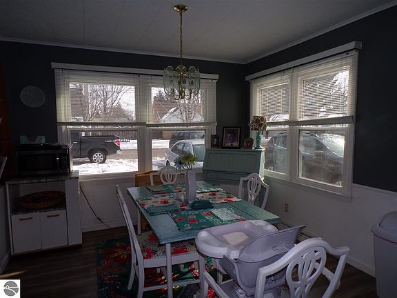 5th image of 209 Wadsworth St