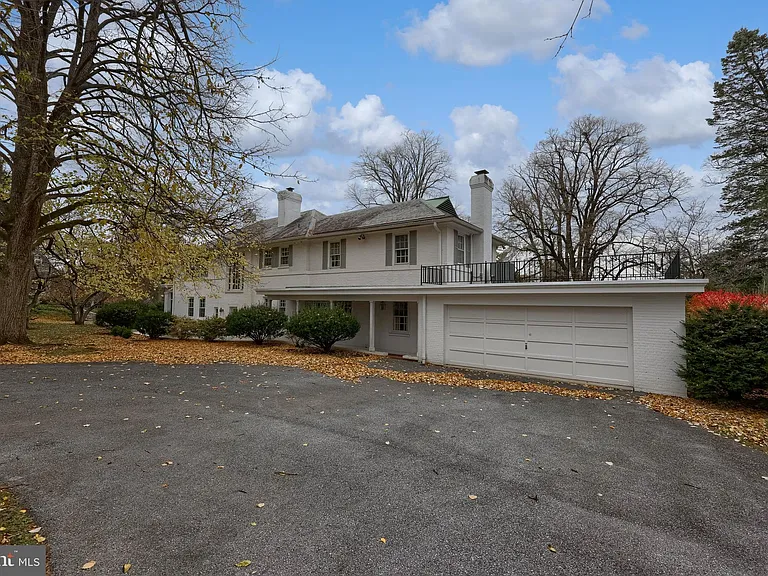 226 E Caracas Ave — Photo 60