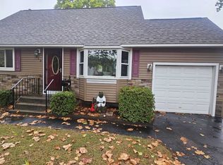 113 Locust Park, Albany, NY 12205