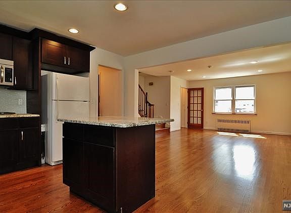 3rd image of 2151 Linwood Ave #A