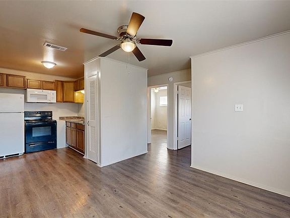 2nd image of 204 Lynn Dr APT C