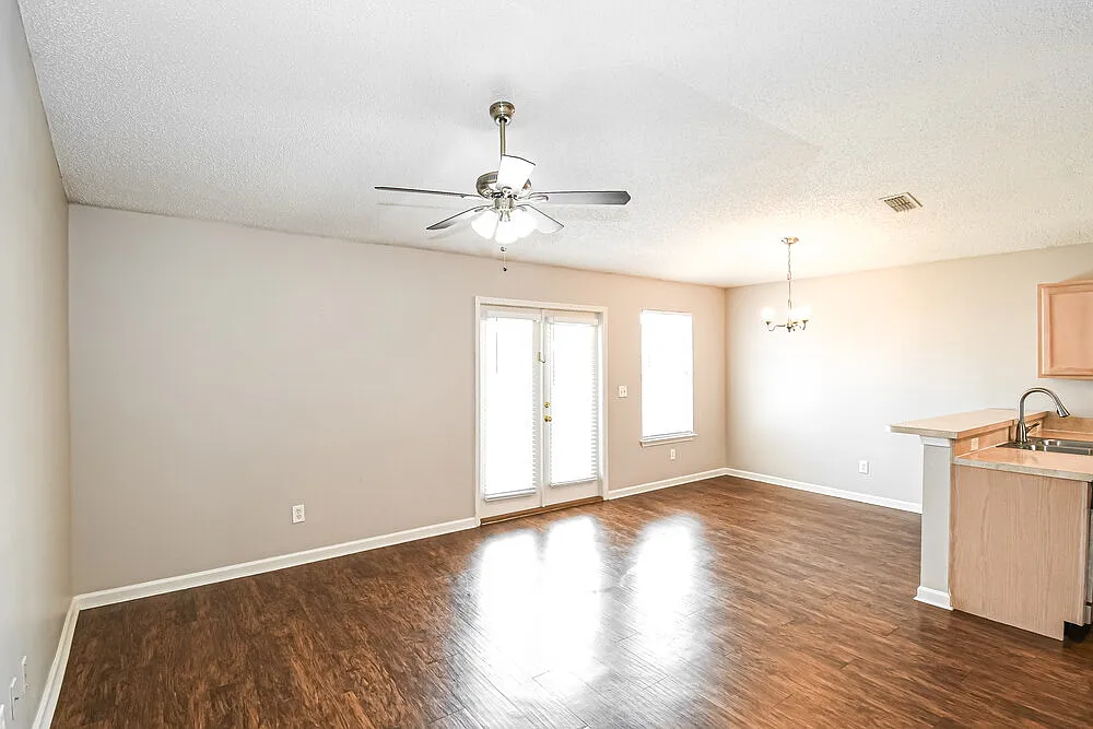 3 bed, 2.0 bath, 1281 sqft, $1,680 — Photo 3