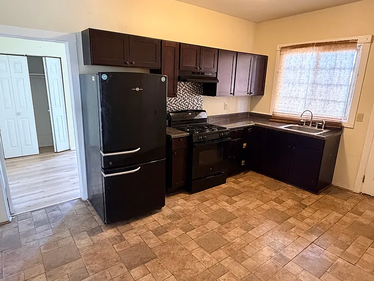 321 Grand Ave #2 — Photo 6