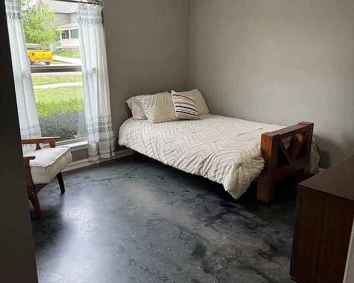 218 W Detroit St — Photo 3