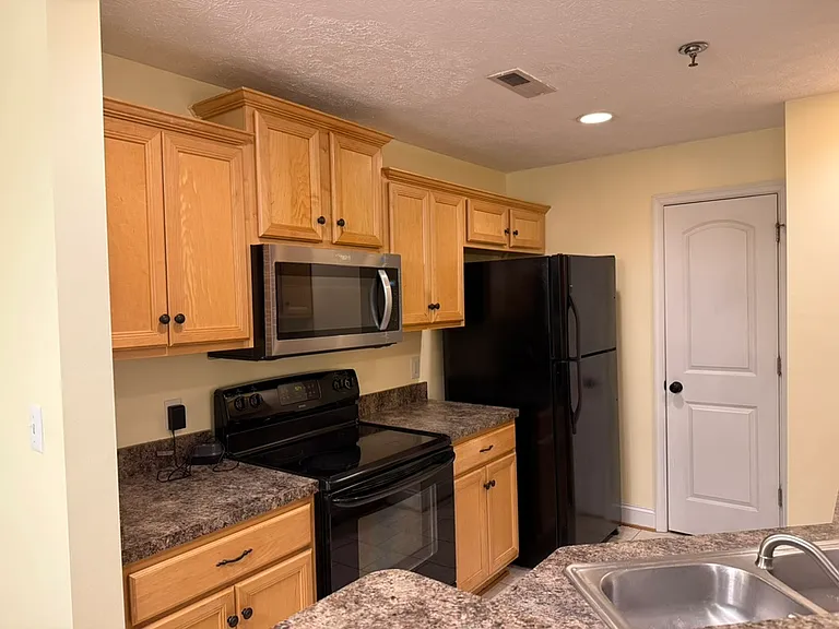 103 Capital St #101 — Photo 15