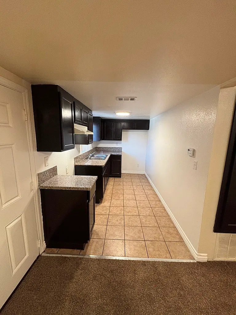 2 bed, 750 sqft, $2,900 — Photo 4