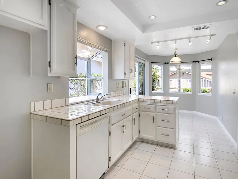 24241 Tama Ln — Photo 12