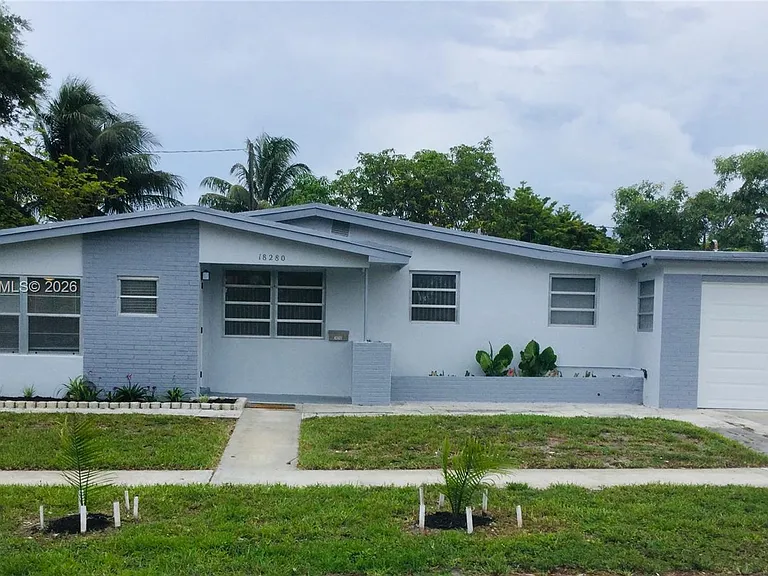 18280 S Glades Dr — Photo 1