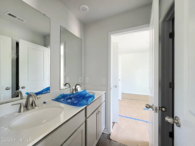 1079 Hanson Dr — Photo 5
