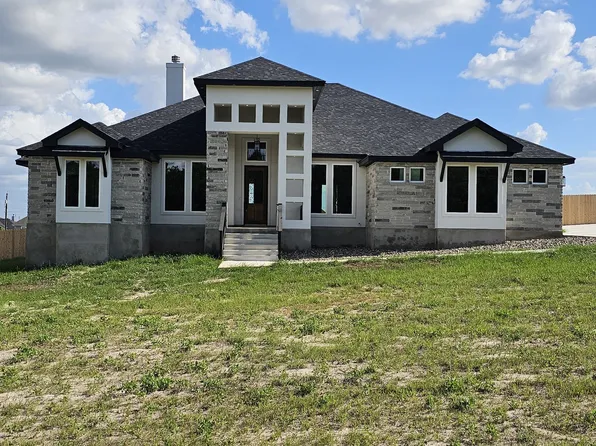 1111 County Road 319, La Vernia, TX 78121