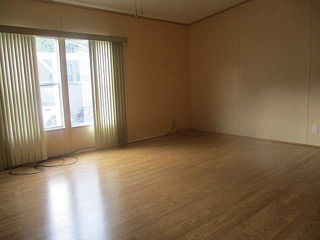 1st image of 425 Kingslake Dr