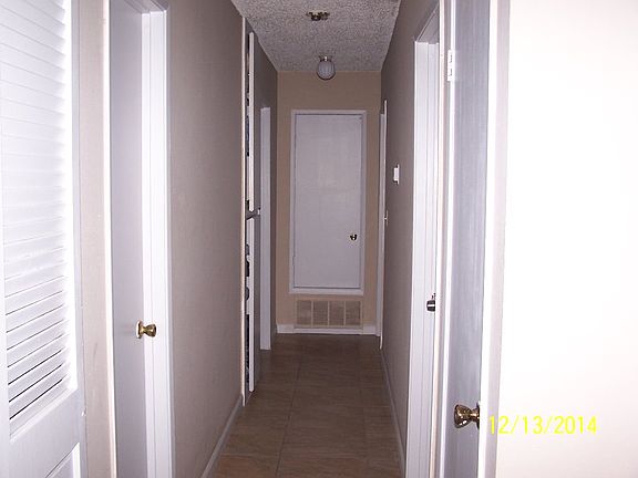 4th image of 1890 Southwest Expy APT 1