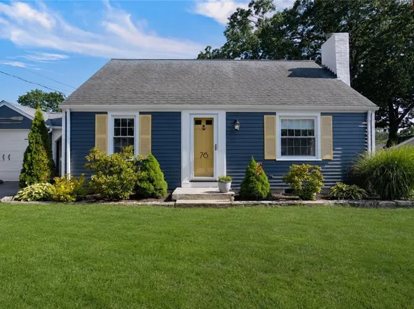 76 Brewster Dr, Warwick, RI 02889