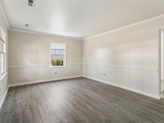 3rd image of 132 Traverse Rd