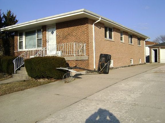 2nd image of 19813 Crescent Ave